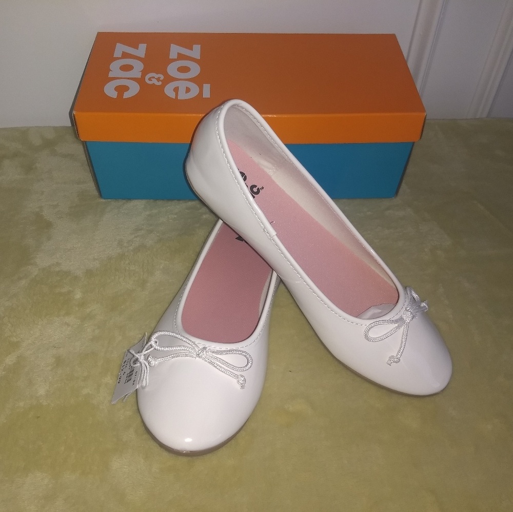 NWT Zoē & Zac Patent White Flats Size 4